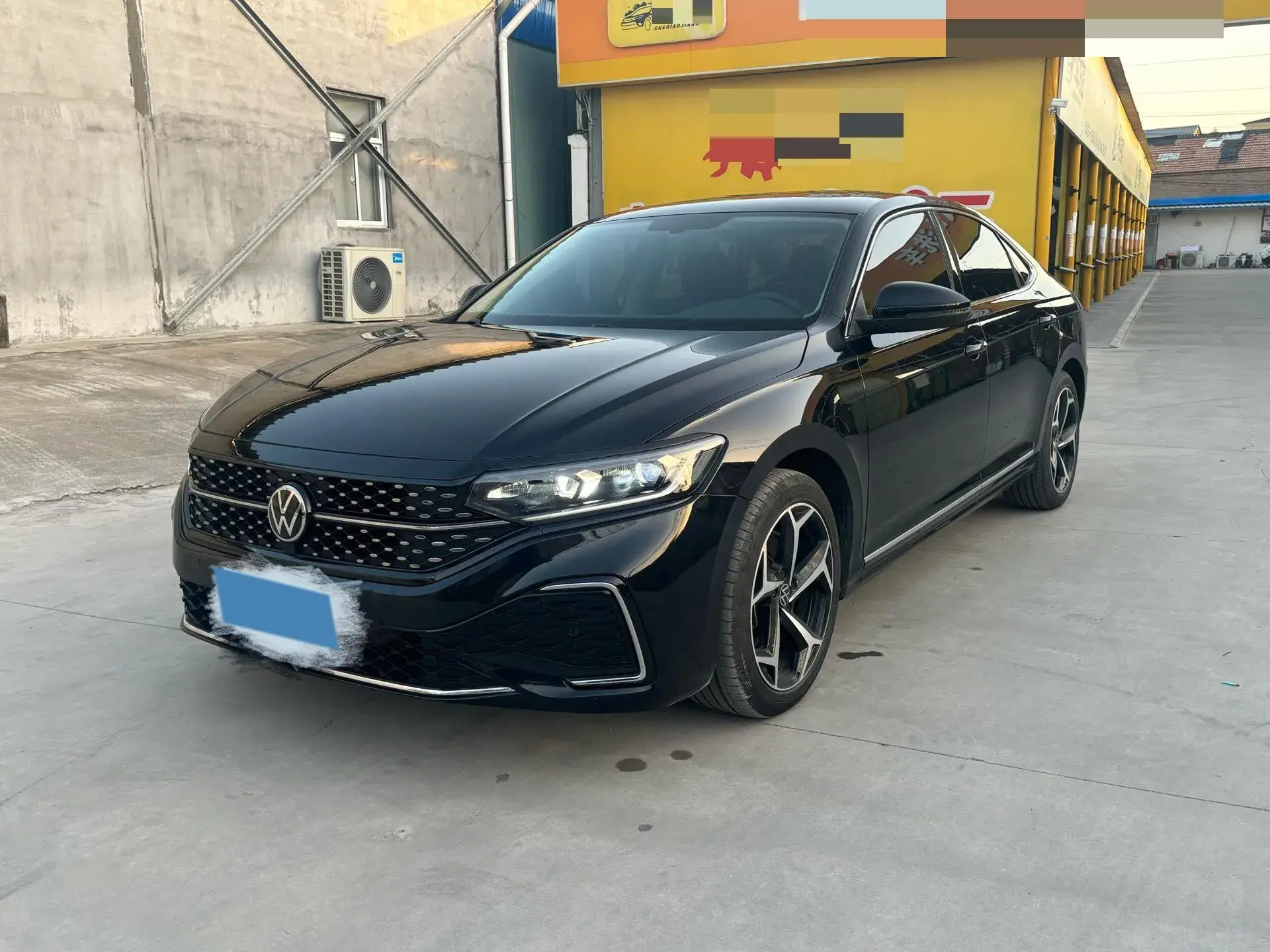 2023 VOLKSWAGEN PASSAT view 1