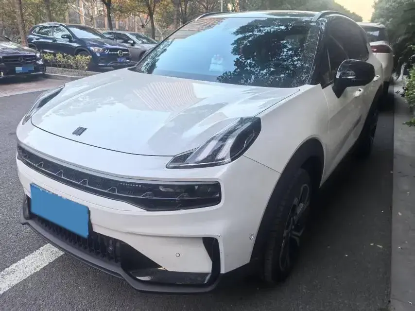 2023 LYNK&CO 06 view 1