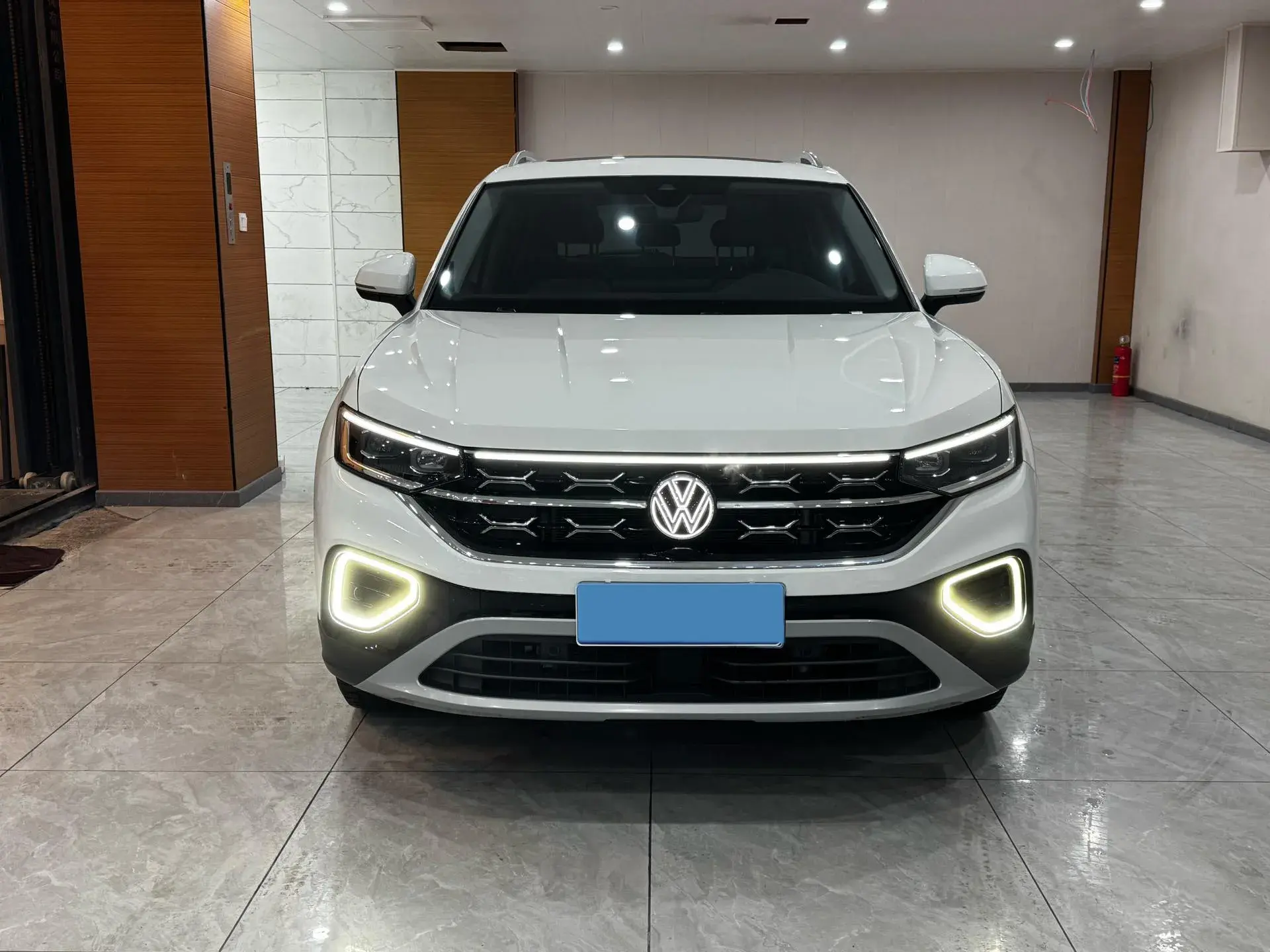 2023 VOLKSWAGEN TAYRON thumbnail 2