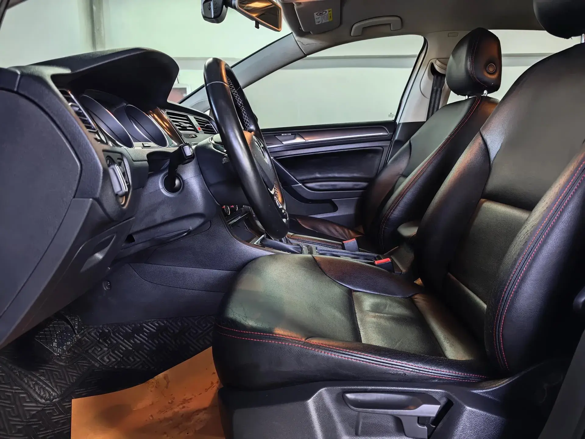 2017 VOLKSWAGEN GOLF thumbnail 4