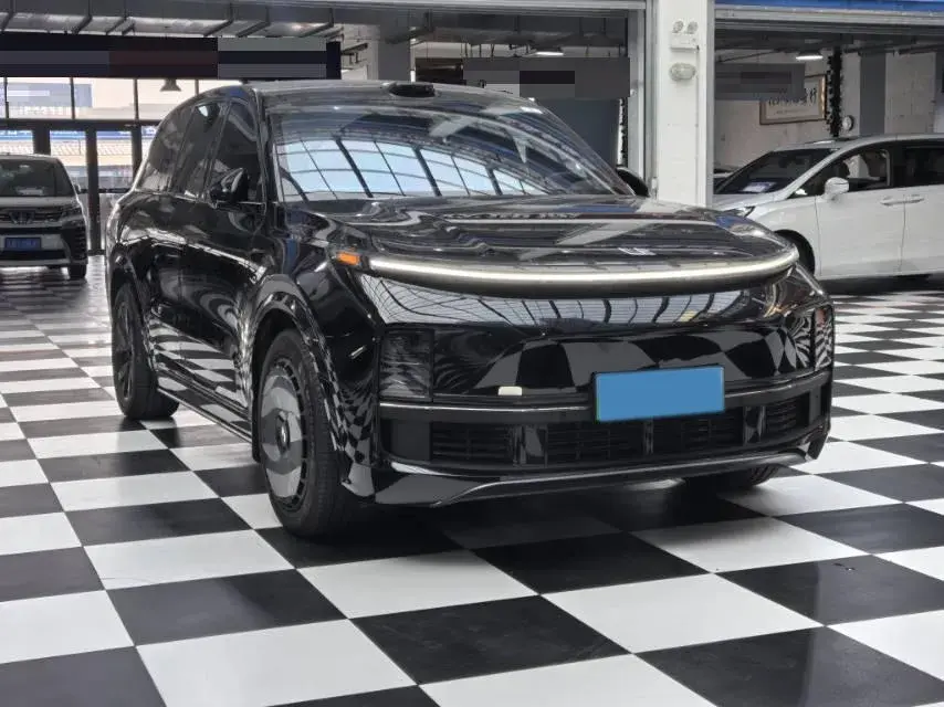 2023 LI L8 thumbnail 3