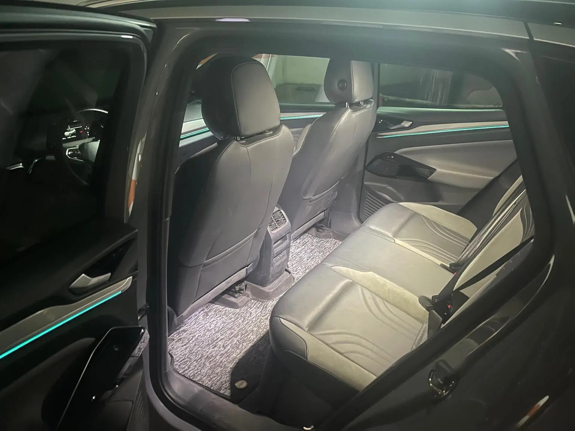 2021 VOLKSWAGEN ID.4 thumbnail 4