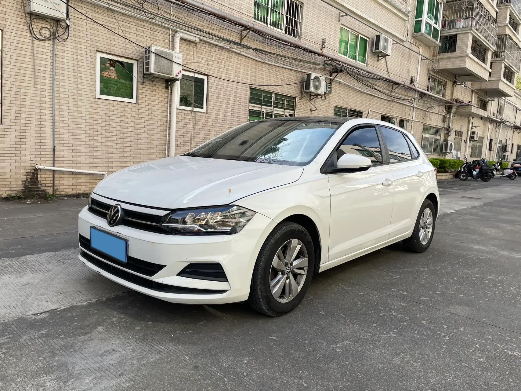 2021 VOLKSWAGEN POLO view 1