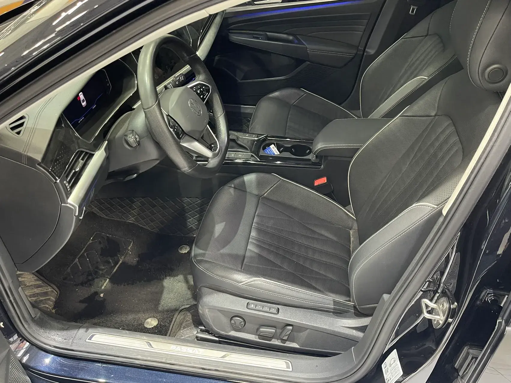 2022 VOLKSWAGEN PASSAT thumbnail 4