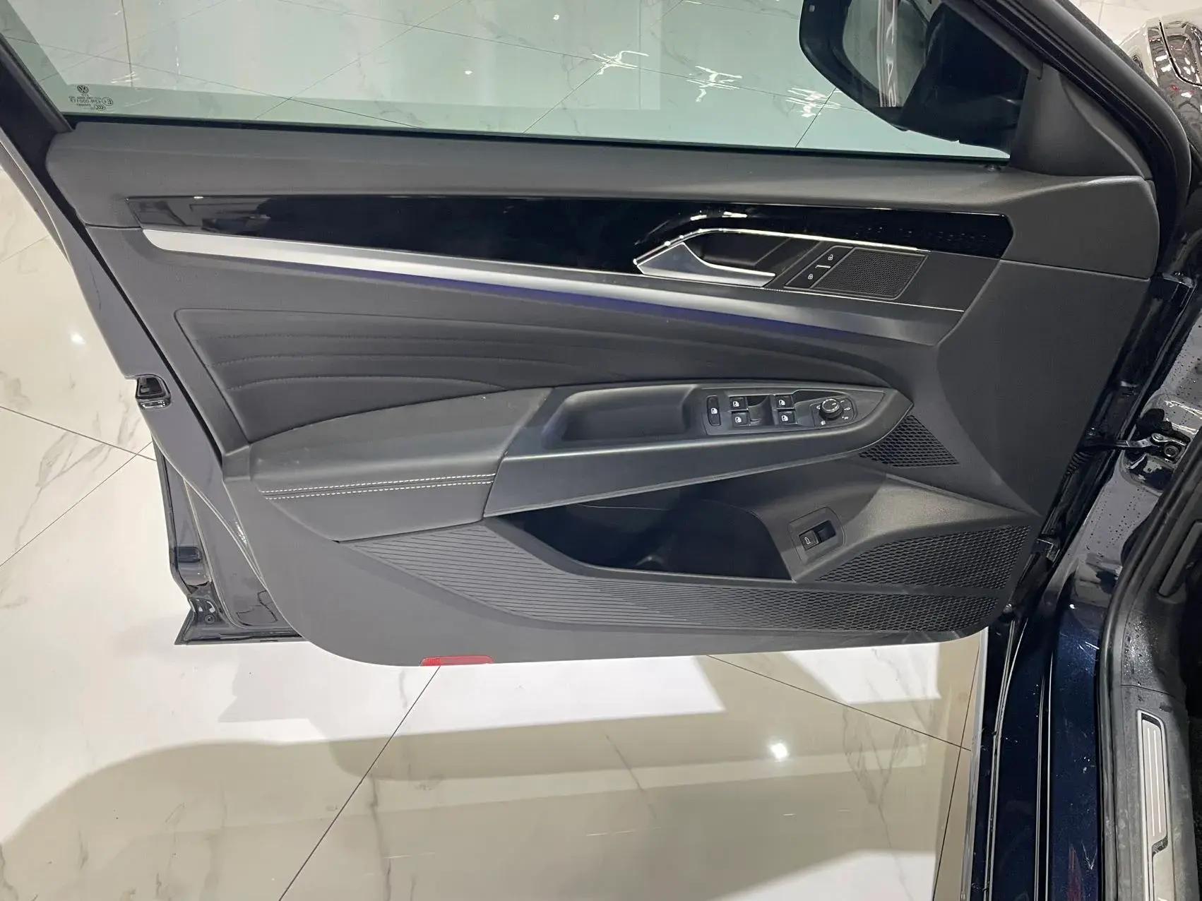 2022 VOLKSWAGEN PASSAT thumbnail 3