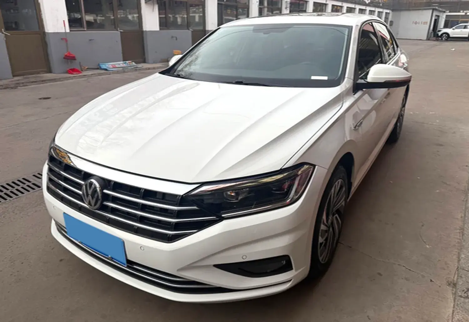2019 VOLKSWAGEN SAGITAR view 1