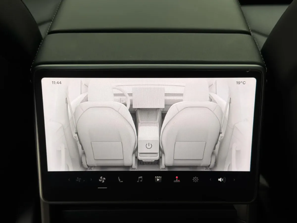 2025 Tesla Model Y BEV 62.5KWH,autocango,china used car exporter,china ev exporter,chinese used car exporter,chinese used ev exporter