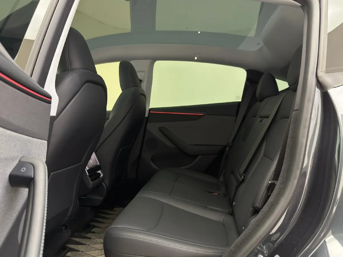 2025 Tesla Model Y BEV 62.5KWH,autocango,china used car exporter,china ev exporter,chinese used car exporter,chinese used ev exporter