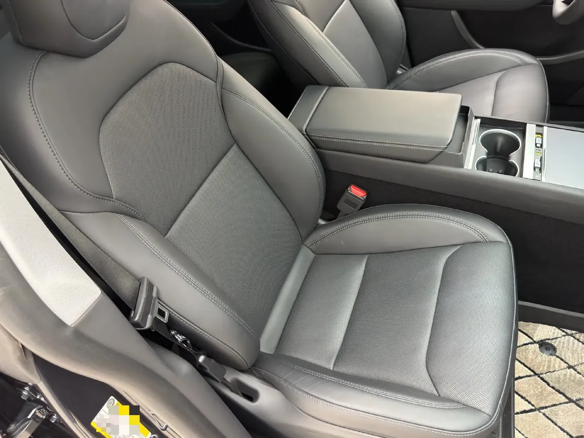 2025 Tesla Model Y BEV 62.5KWH,autocango,china used car exporter,china ev exporter,chinese used car exporter,chinese used ev exporter