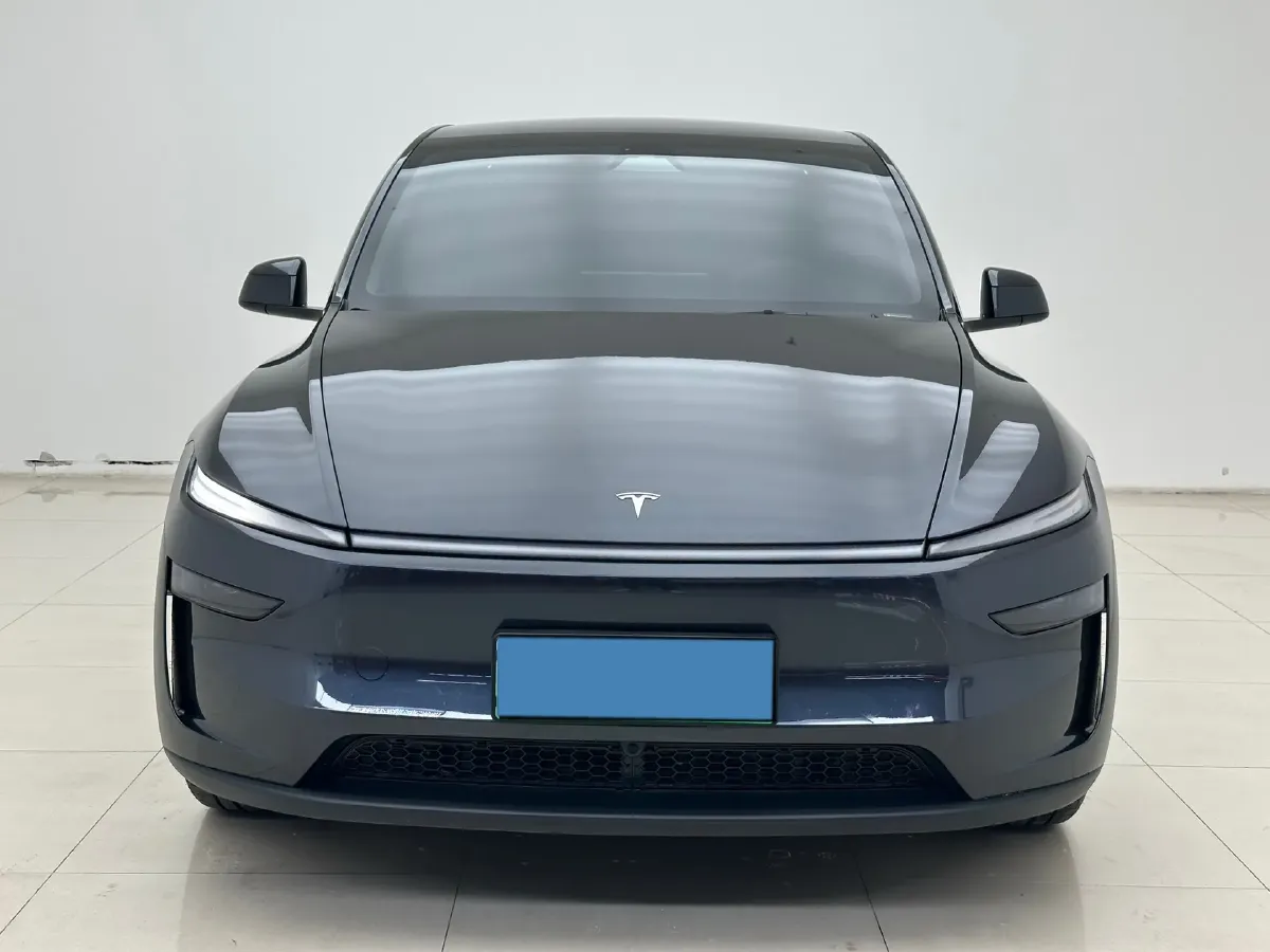 2025 Tesla Model Y BEV 62.5KWH,autocango,china used car exporter,china ev exporter,chinese used car exporter,chinese used ev exporter