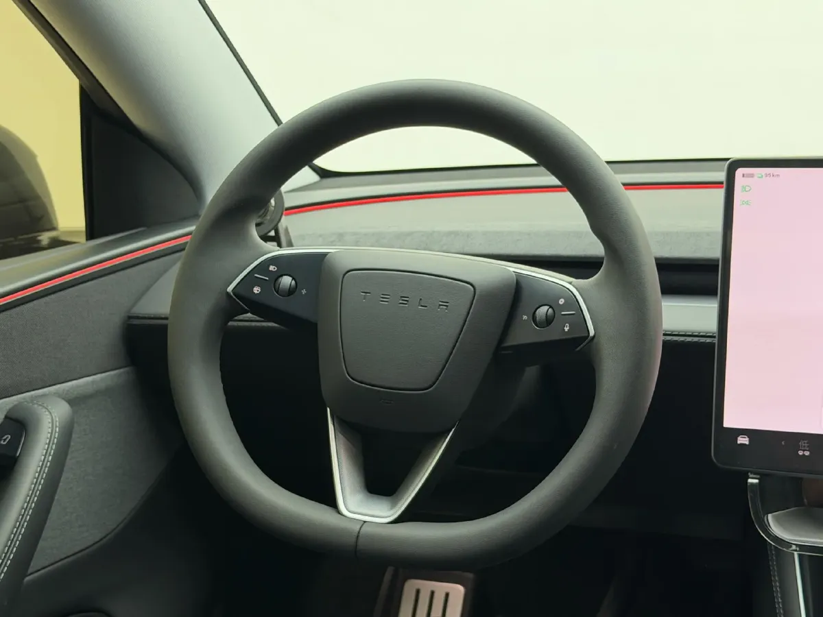 2025 Tesla Model Y BEV 62.5KWH,autocango,china used car exporter,china ev exporter,chinese used car exporter,chinese used ev exporter