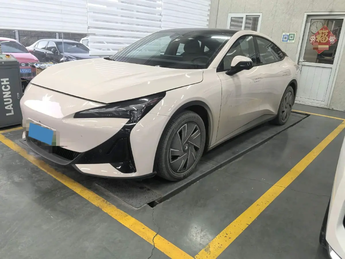 2024 ARCFOX αS5 BEV 65KWH