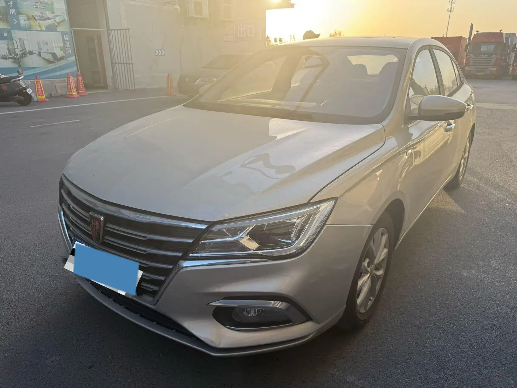 2019 ROEWE I5 view 1