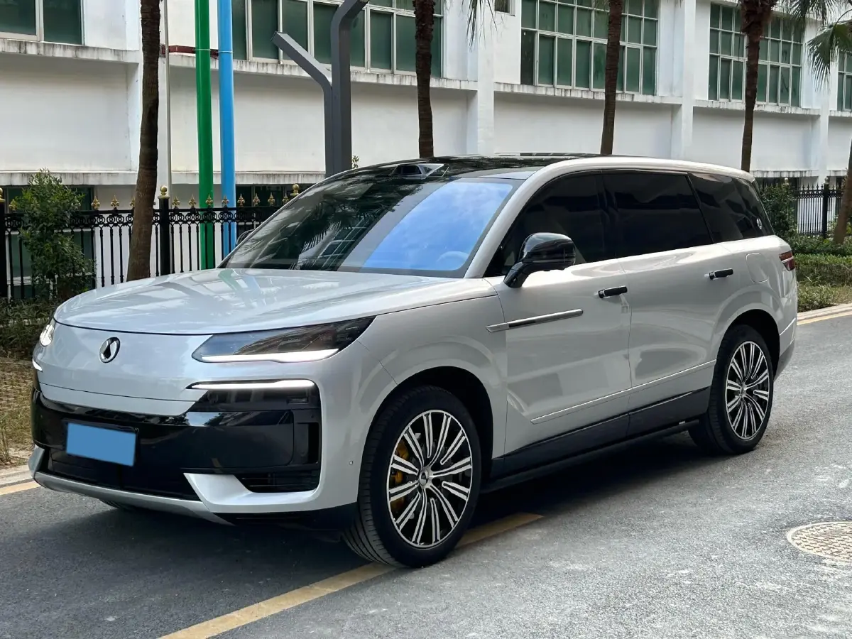 2025 Denza DenzaN9 2.0T 207HP L4 E-CVT PHEV