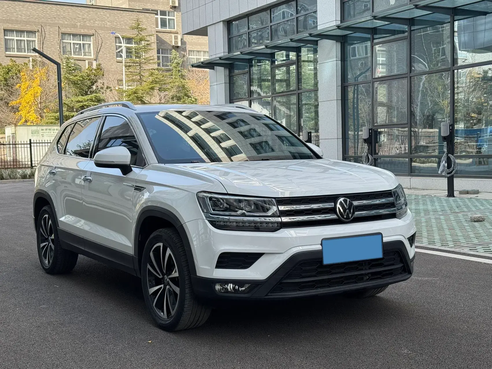 2022 VOLKSWAGEN THARU thumbnail 3