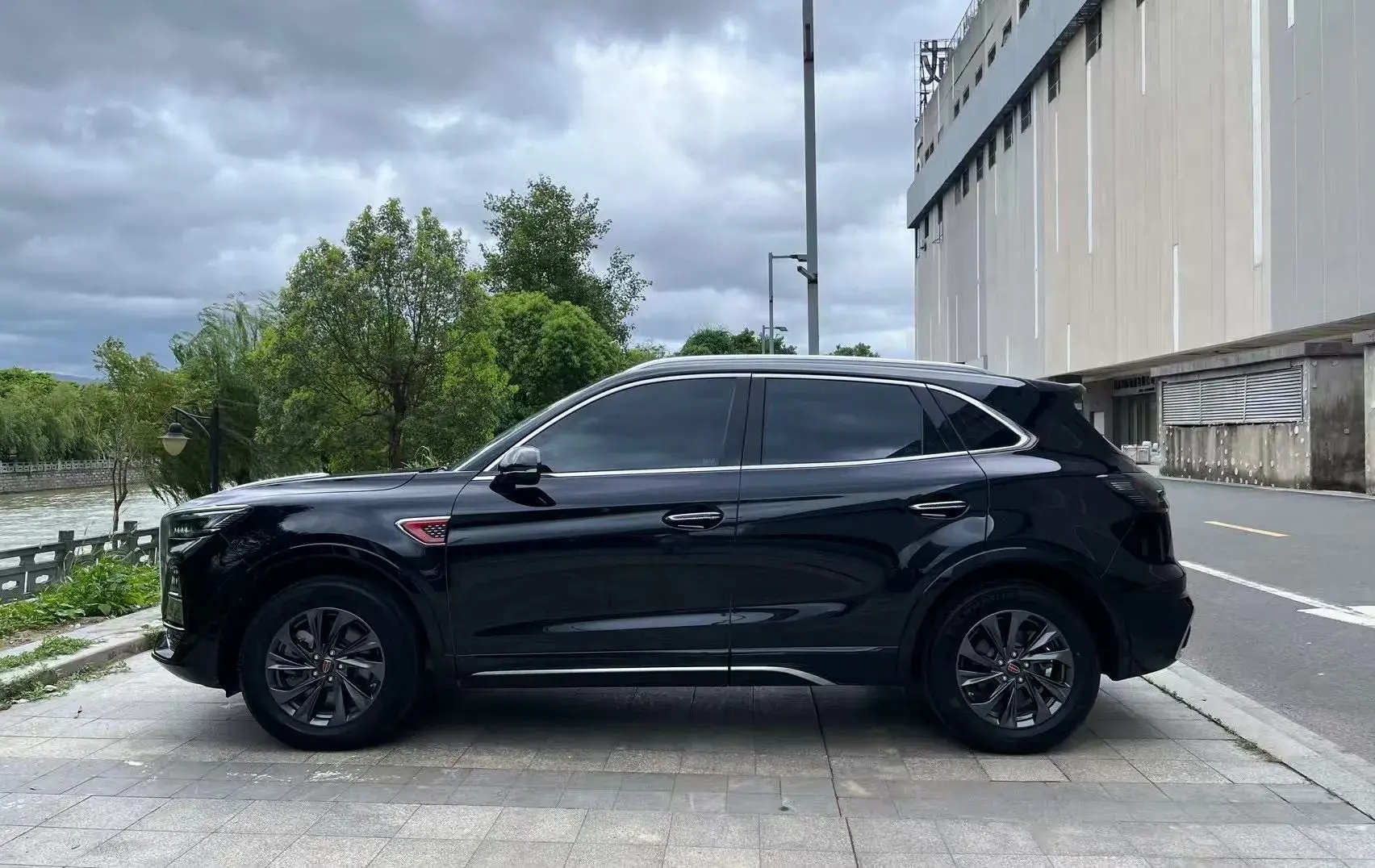 2023 HONGQI HS5 thumbnail 3