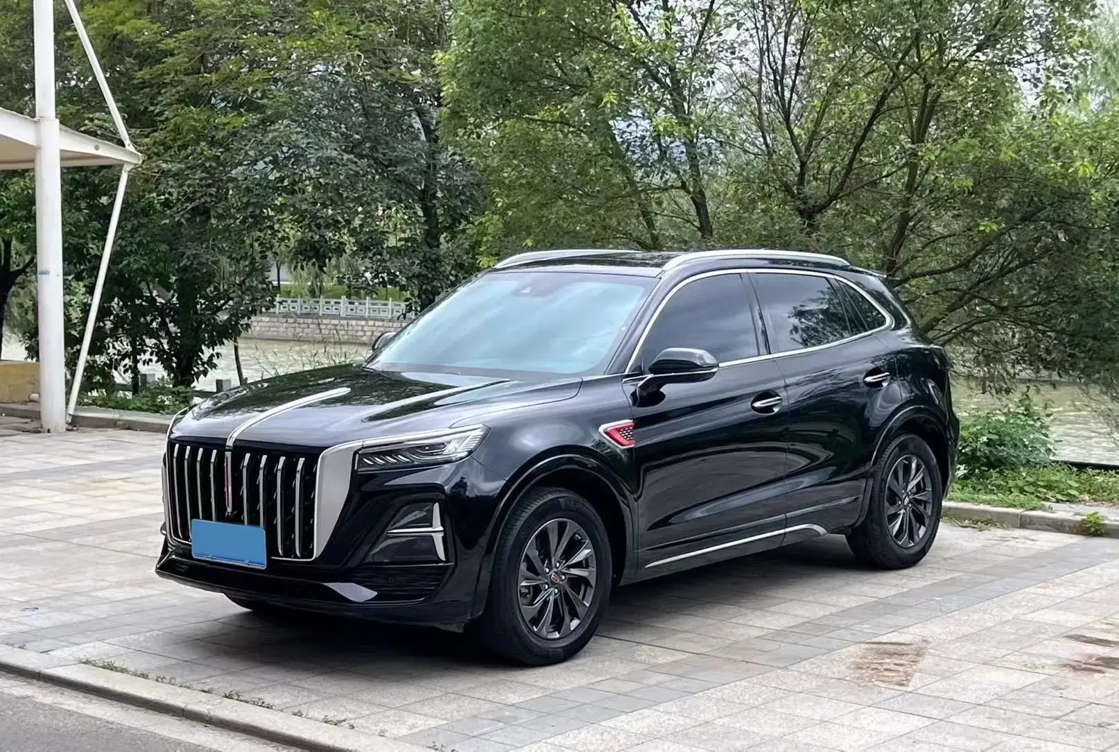 2023 HONGQI HS5 view 1