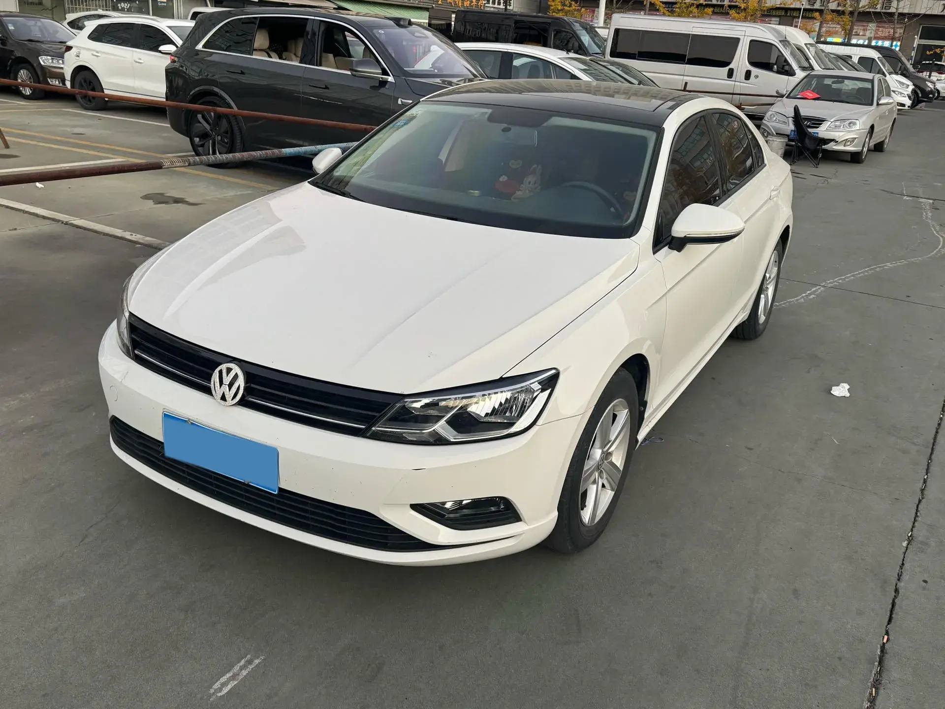 2018 VOLKSWAGEN LAMANDO view 1