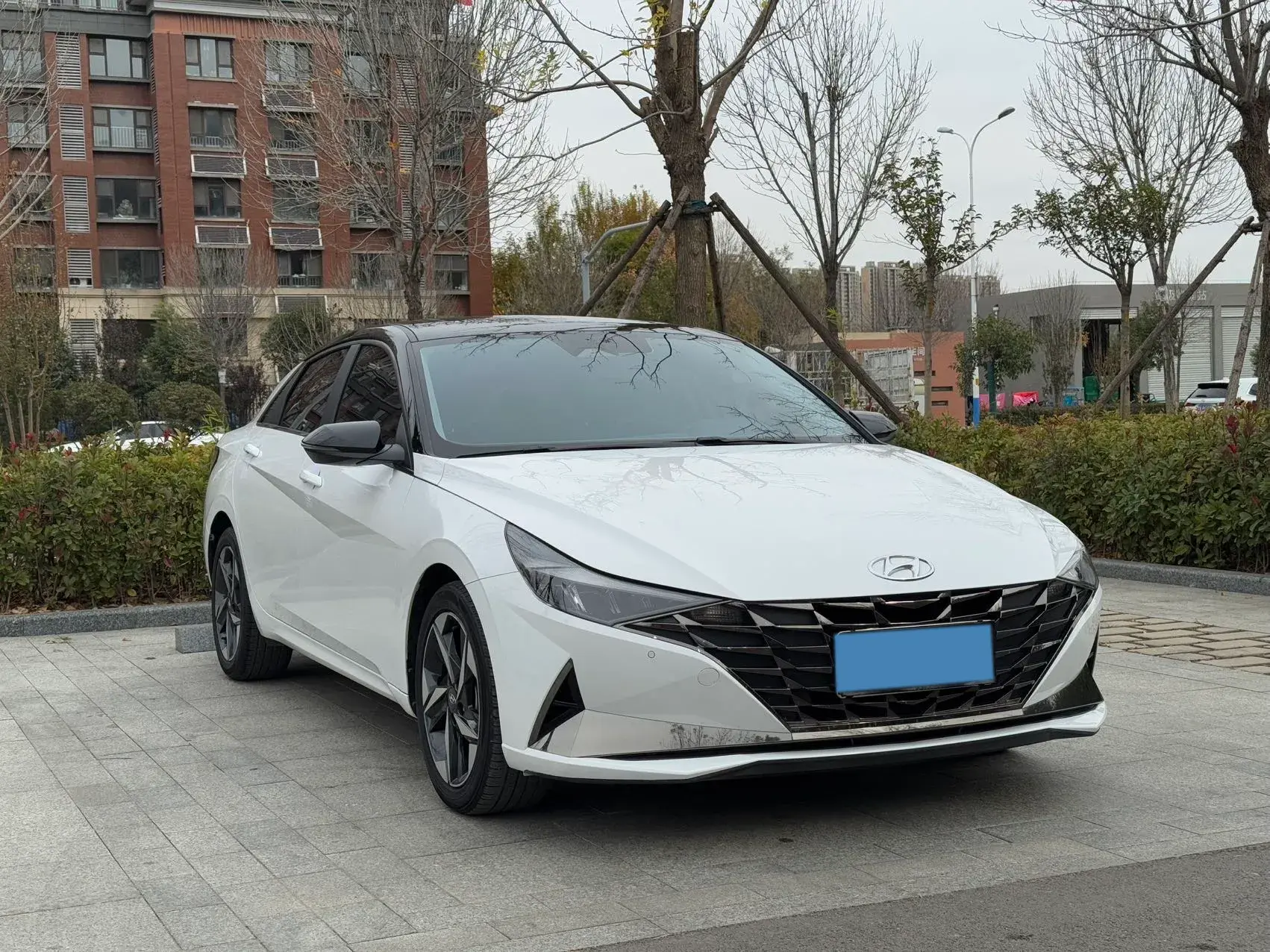 2022 HYUNDAI ELANTRA thumbnail 3