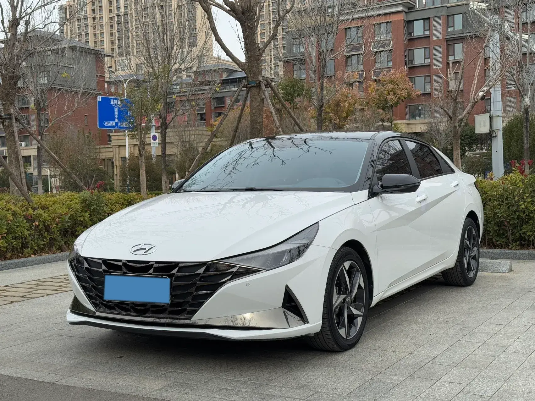 2022 HYUNDAI ELANTRA view 1