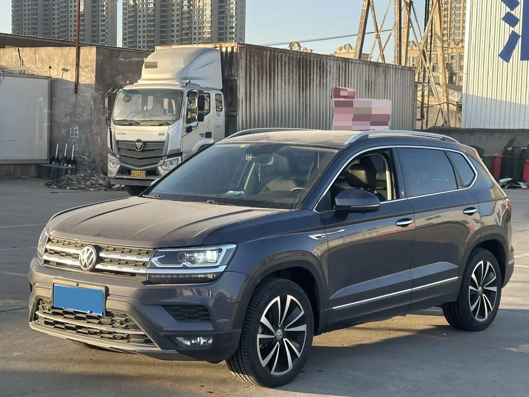 2019 VOLKSWAGEN THARU view 1