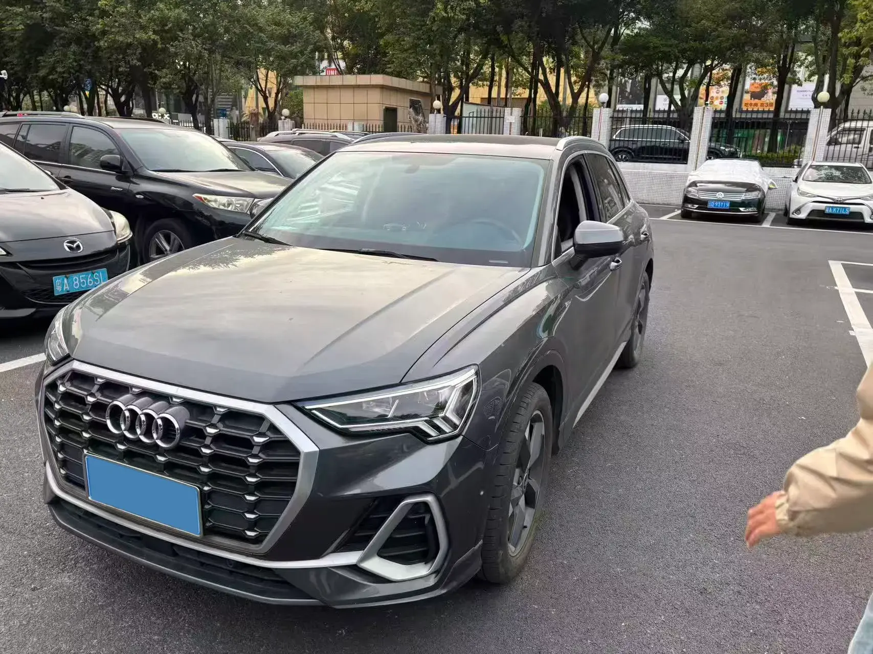 2022 AUDI Q3 view 1