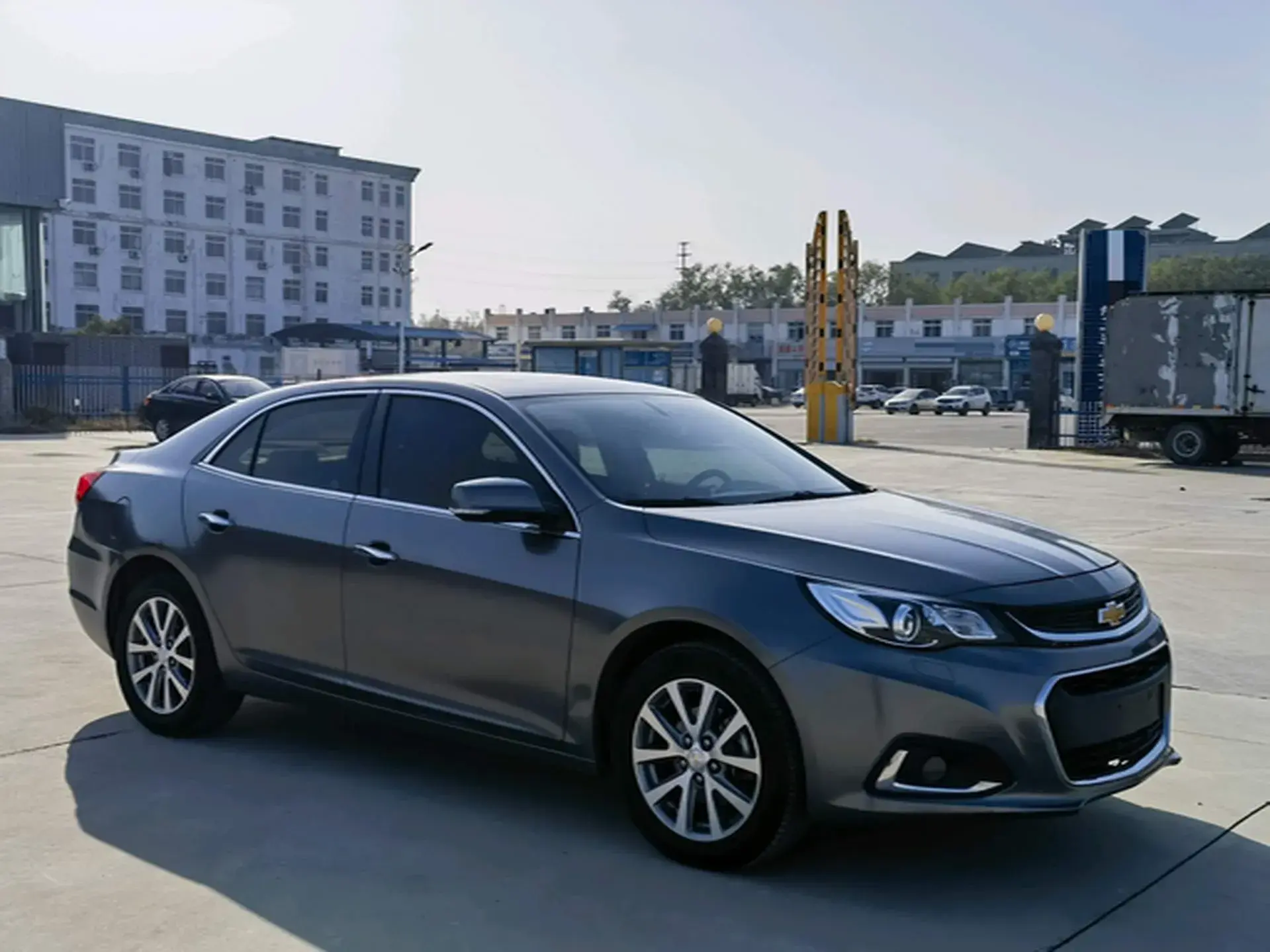 2018 CHEVROLET MALIBU thumbnail 3