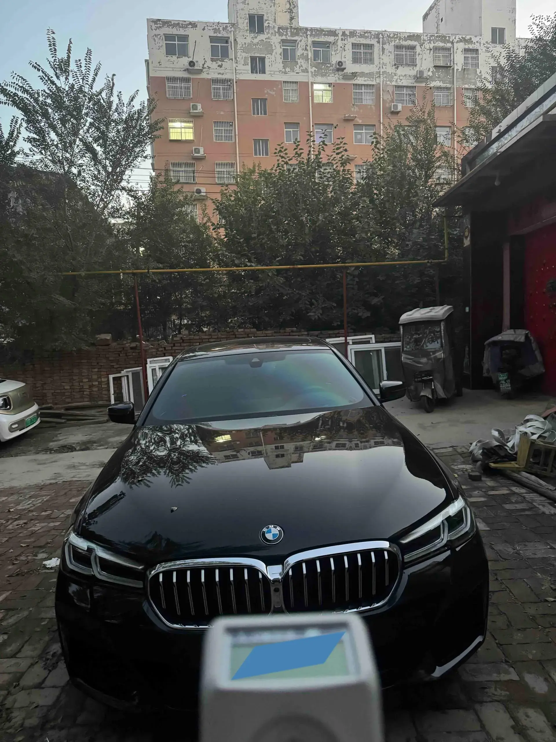 2023 BMW 5 thumbnail 2