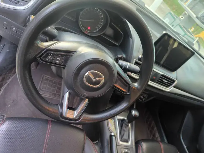 2017 MAZDA 3 thumbnail 4