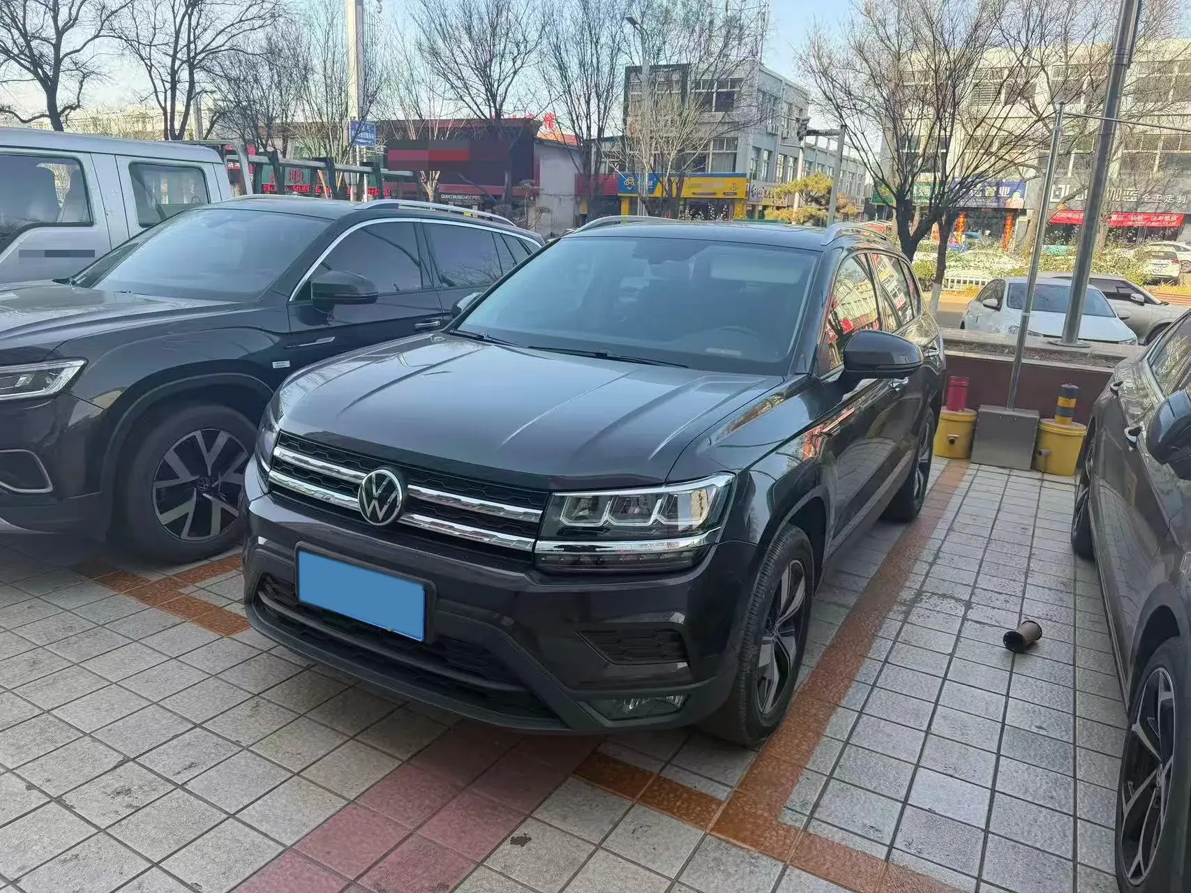 2021 VOLKSWAGEN THARU view 1