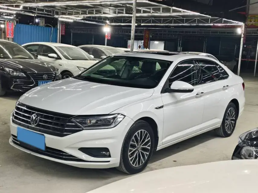 2019 VOLKSWAGEN SAGITAR view 1