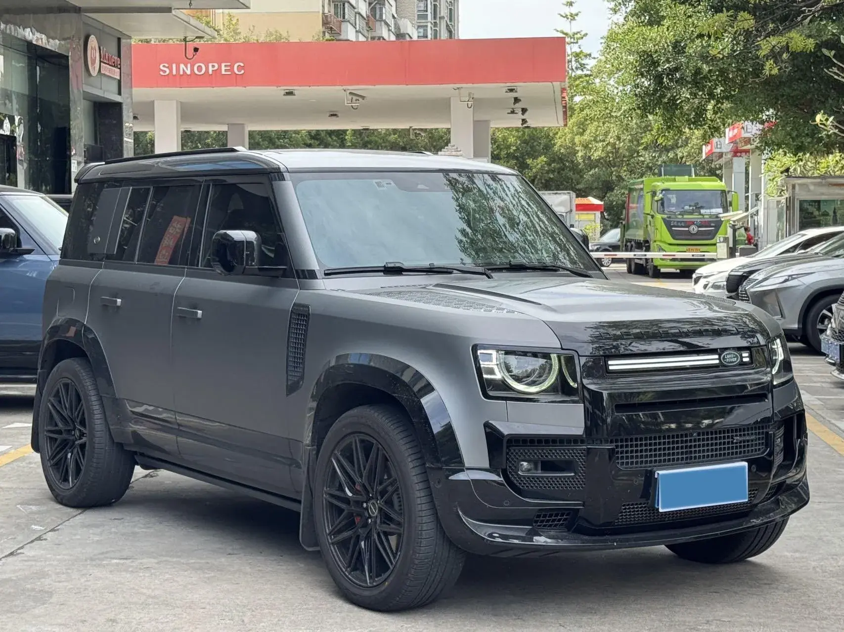 2023 LAND ROVER thumbnail 3