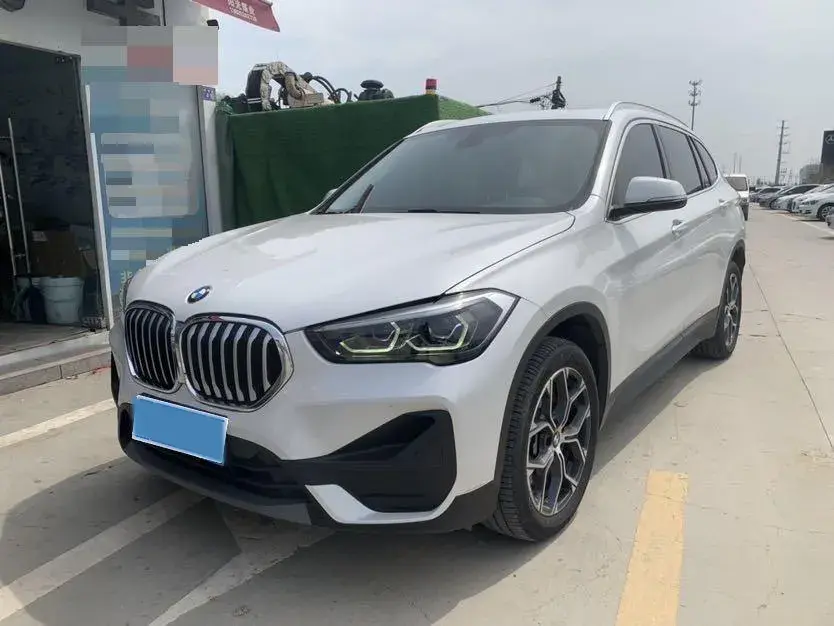 2022 BMW X1 view 1