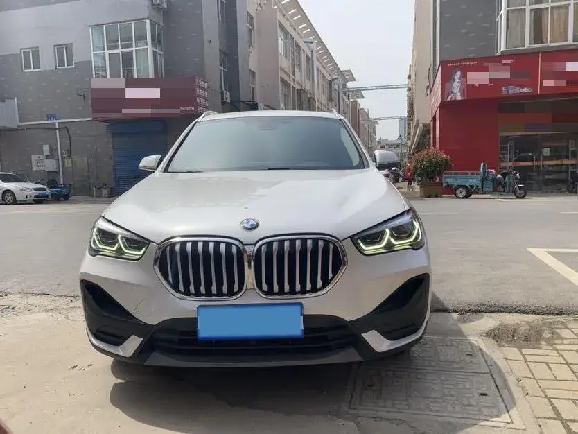 2022 BMW X1 thumbnail 2