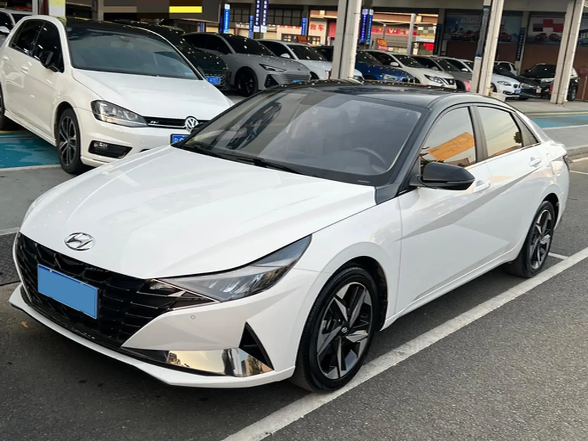 2023 HYUNDAI ELANTRA view 1