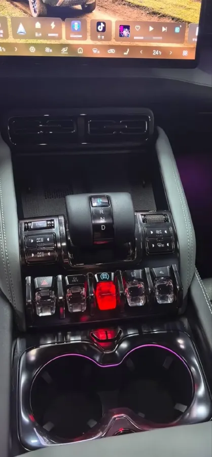 2023 FangChengBao Bao 5 1.5T 194HP L4 E-CVT PHEV 31.8KWH,autocango,china used car exporter,china ev exporter,chinese used car exporter,chinese used ev exporter