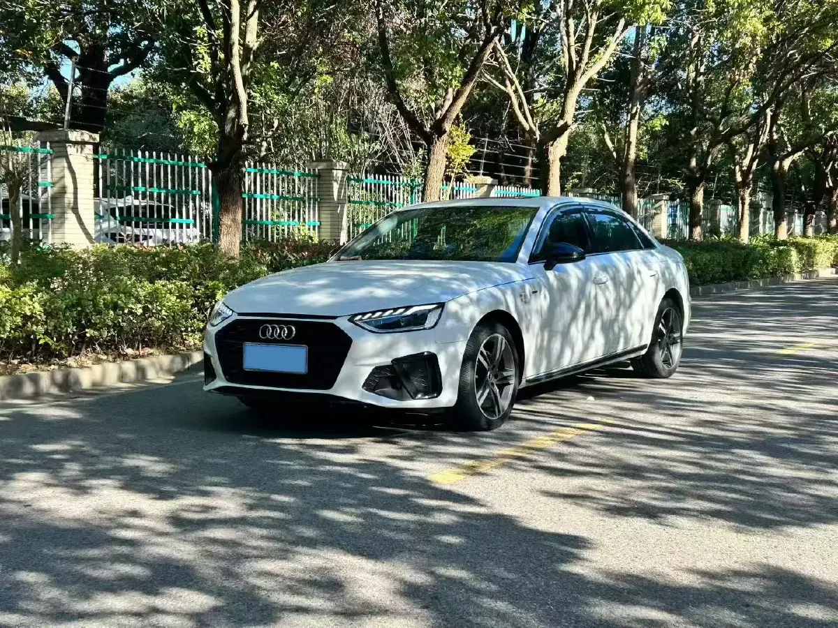 2022 Audi A4L 2.0T 190HP L4 7DCT