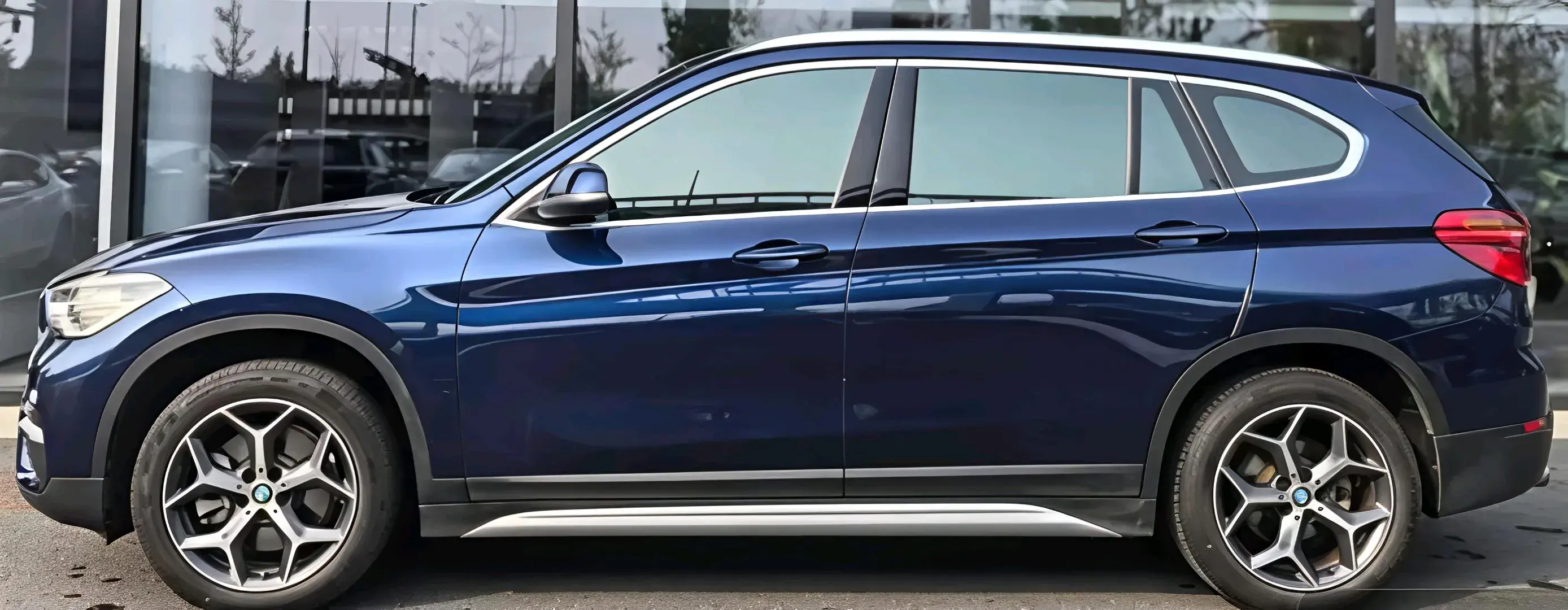 2021 BMW X1 thumbnail 4