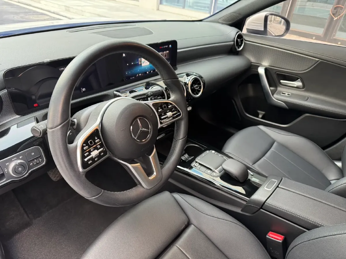 2022 Mercedes-Benz A Class 1.3T 136HP L4 7DCT,autocango,china used car exporter,china ev exporter,chinese used car exporter,chinese used ev exporter
