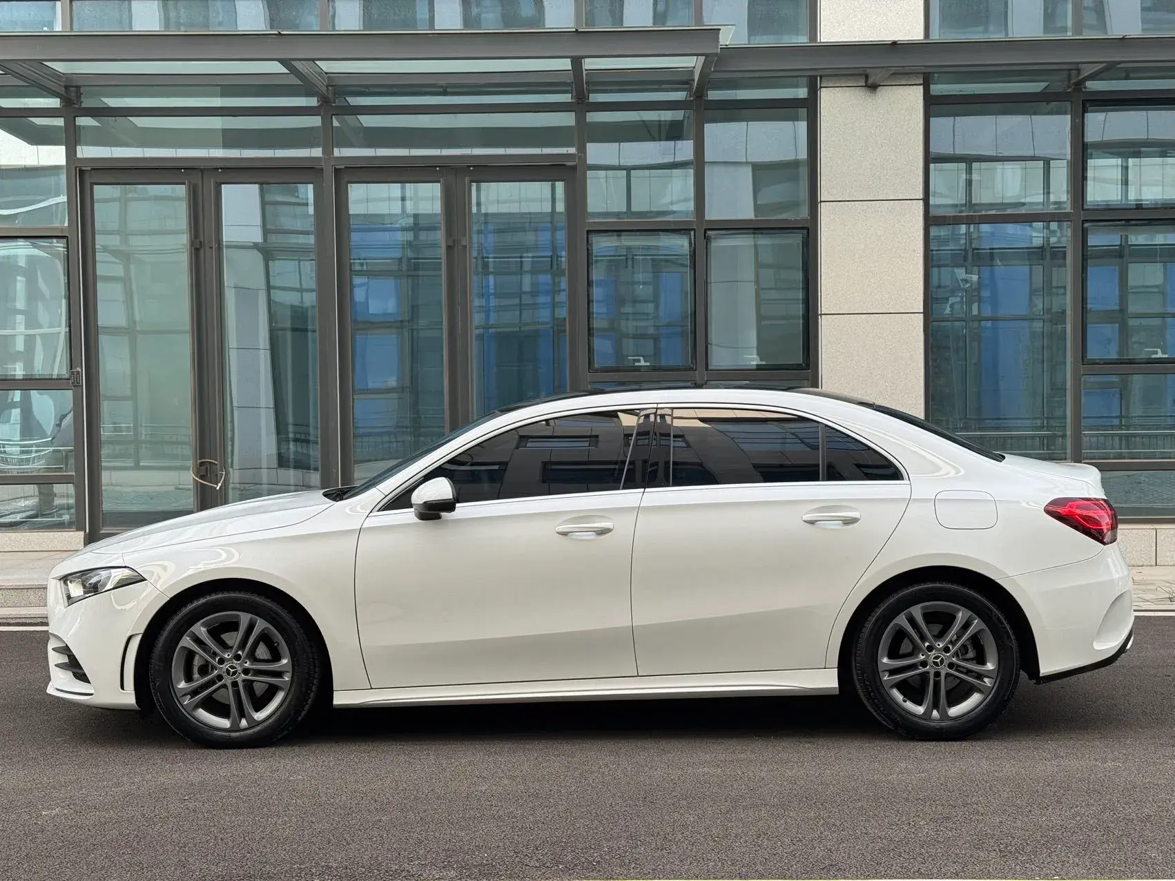 2022 MERCEDES-BENZ A thumbnail 4