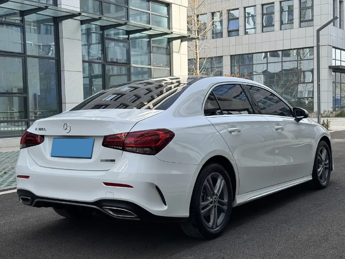 2022 Mercedes-Benz A Class 1.3T 136HP L4 7DCT,autocango,china used car exporter,china ev exporter,chinese used car exporter,chinese used ev exporter