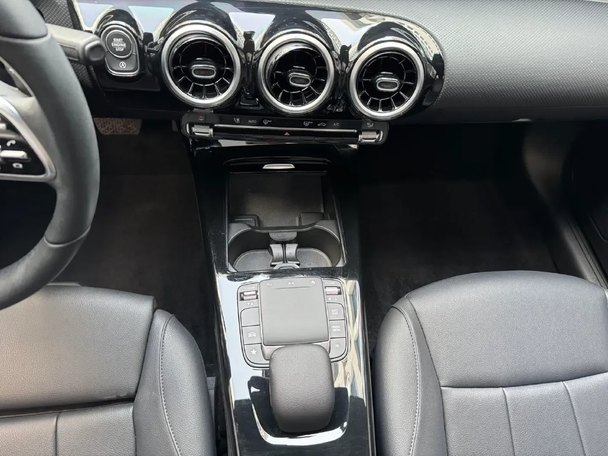 2022 Mercedes-Benz A Class 1.3T 136HP L4 7DCT,autocango,china used car exporter,china ev exporter,chinese used car exporter,chinese used ev exporter