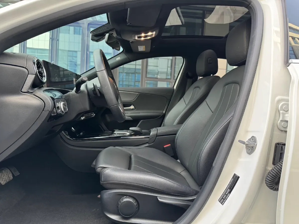 2022 Mercedes-Benz A Class 1.3T 136HP L4 7DCT,autocango,china used car exporter,china ev exporter,chinese used car exporter,chinese used ev exporter