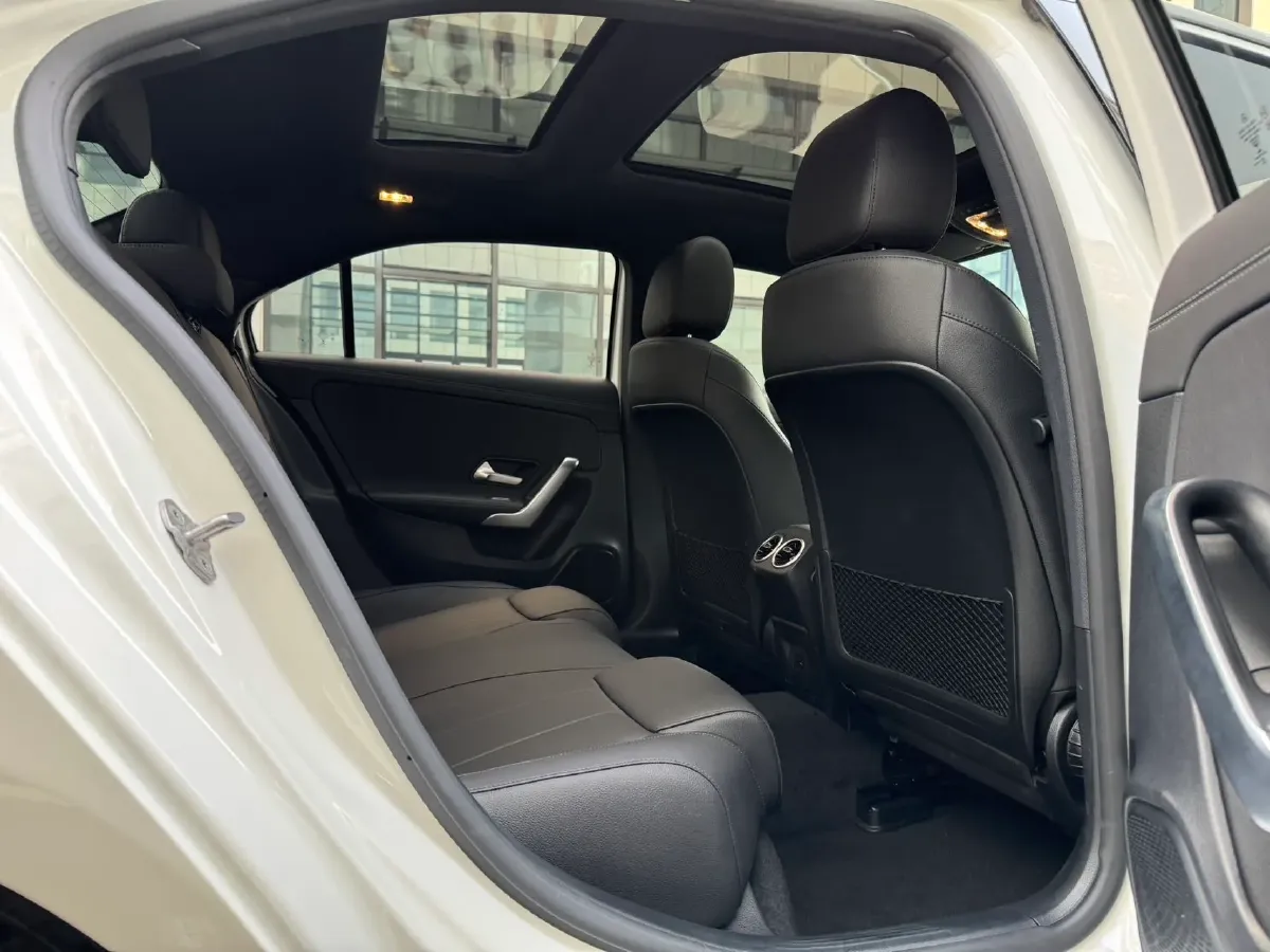 2022 Mercedes-Benz A Class 1.3T 136HP L4 7DCT,autocango,china used car exporter,china ev exporter,chinese used car exporter,chinese used ev exporter