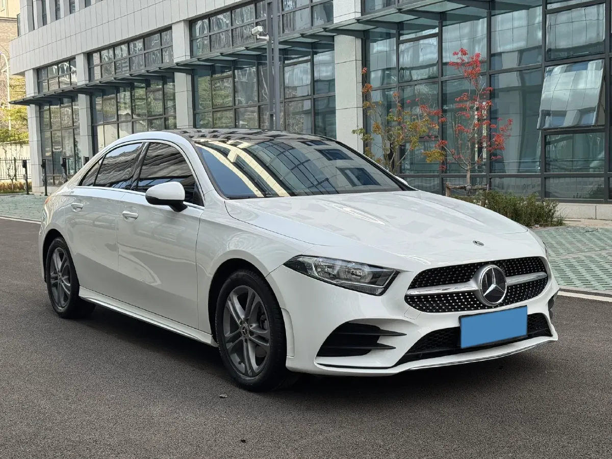 2022 Mercedes-Benz A Class 1.3T 136HP L4 7DCT,autocango,china used car exporter,china ev exporter,chinese used car exporter,chinese used ev exporter