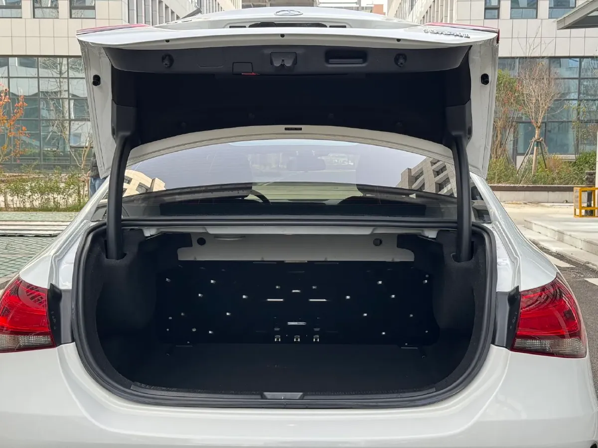 2022 Mercedes-Benz A Class 1.3T 136HP L4 7DCT,autocango,china used car exporter,china ev exporter,chinese used car exporter,chinese used ev exporter