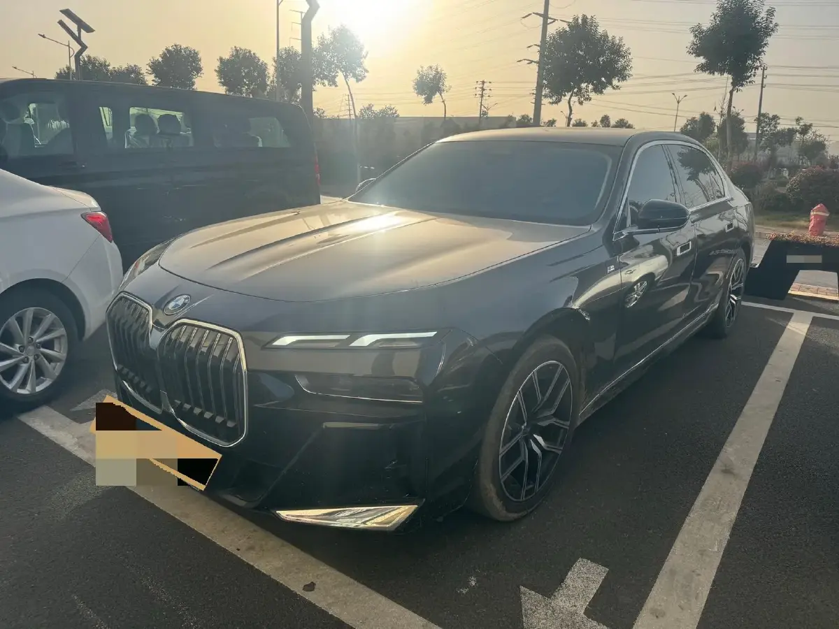 2023 BMW 7 Series 3.0T 272HP L6 8AT