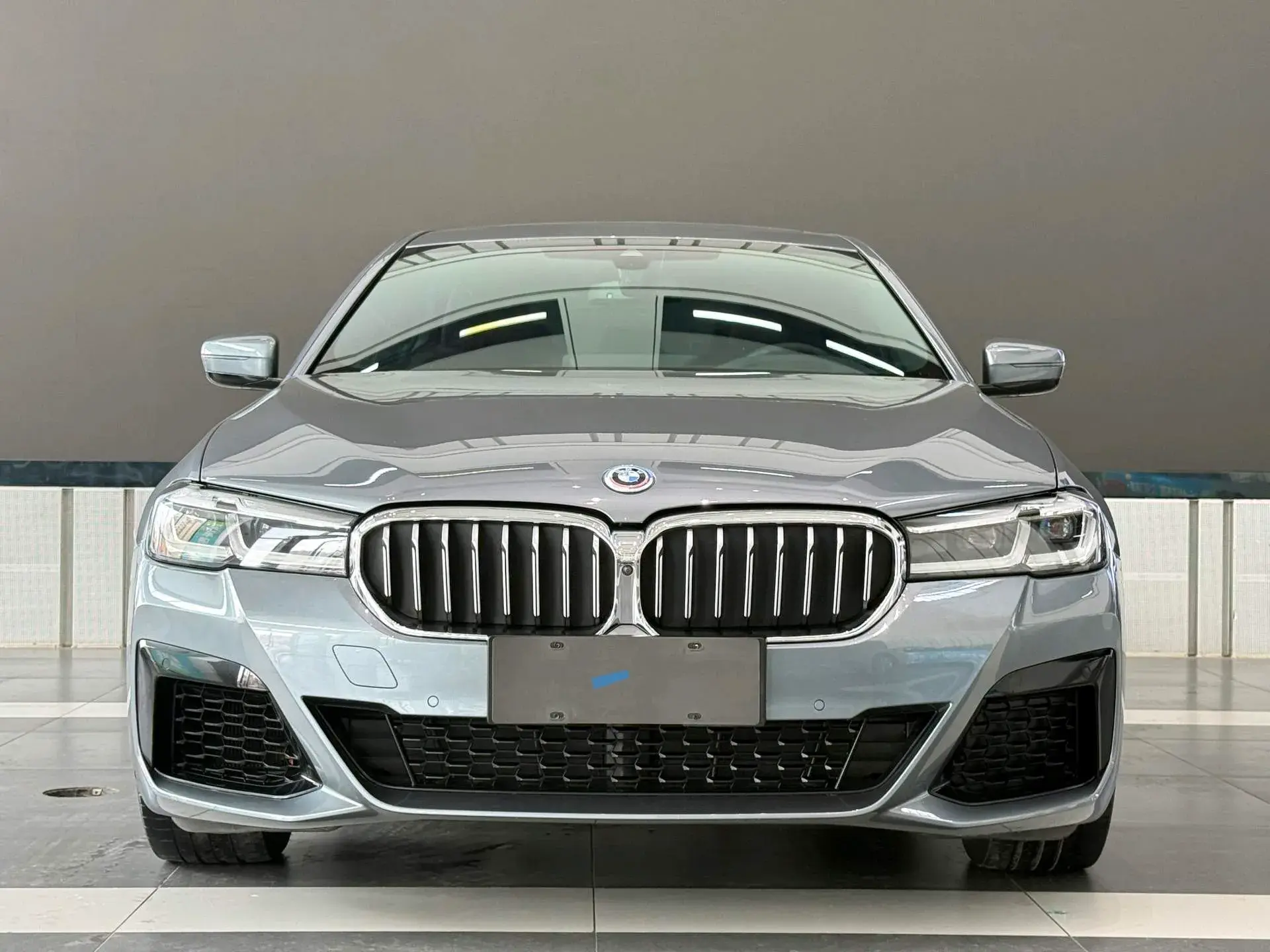 2021 BMW 5 thumbnail 2