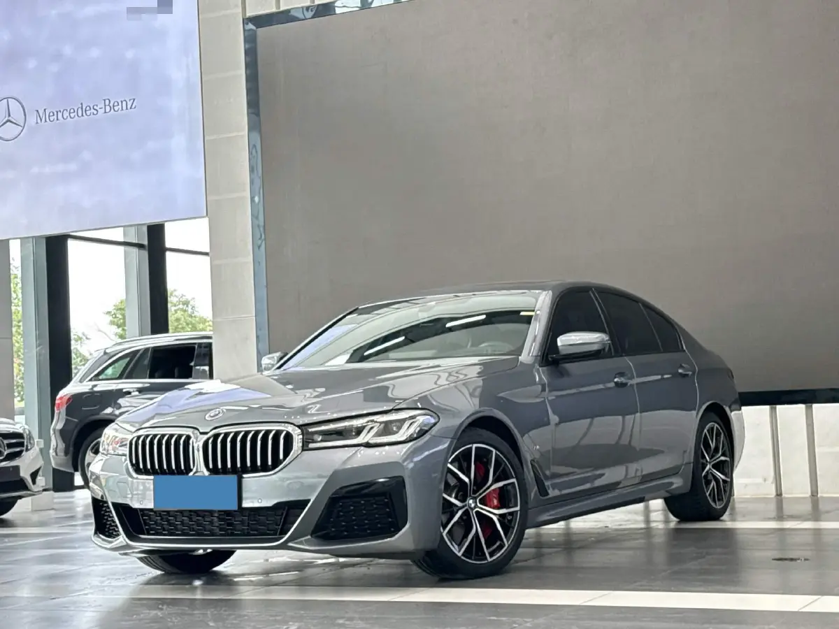2021 BMW 5 Series 3.0T 340HP L6 8AT