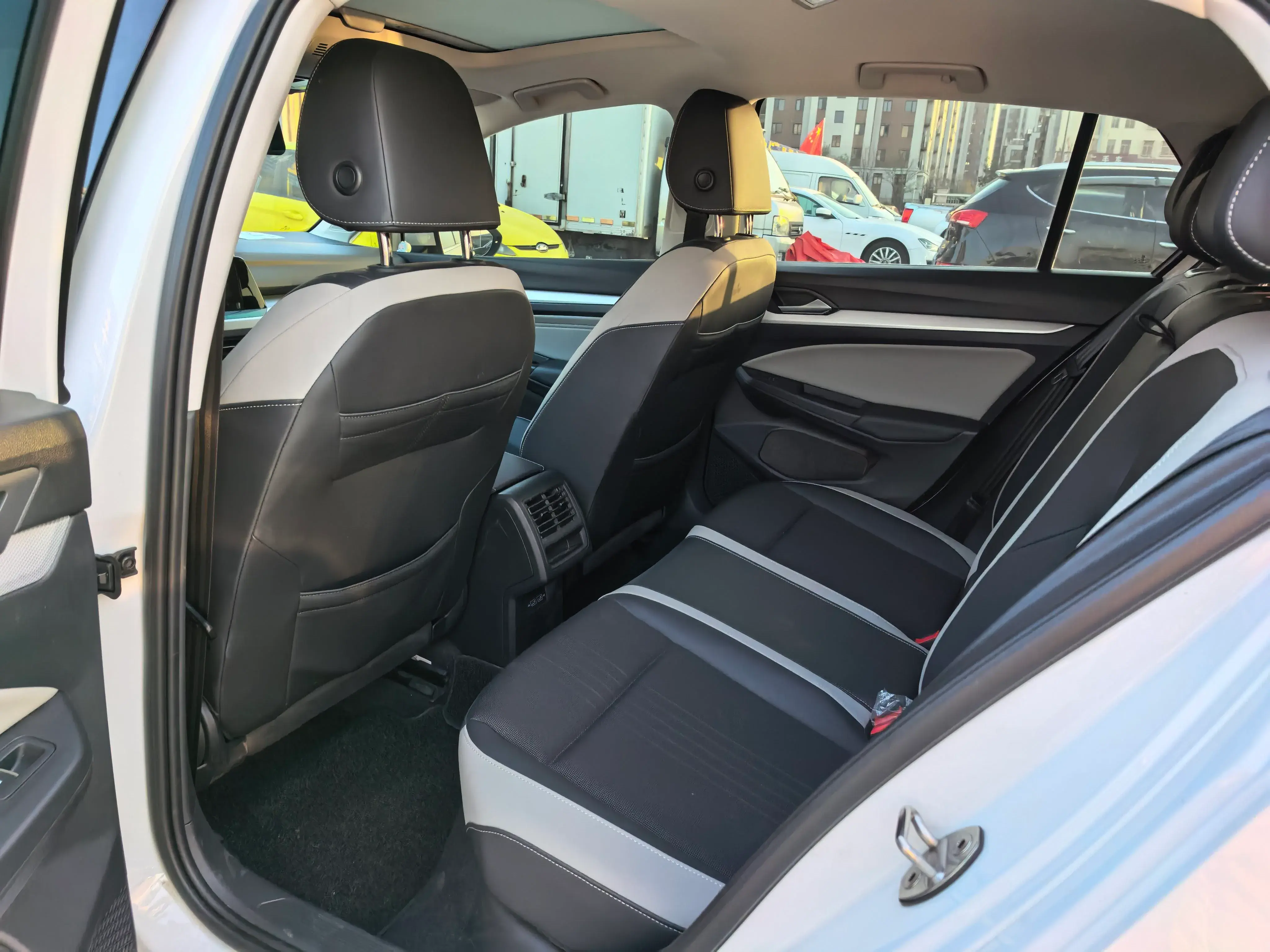 2021 VOLKSWAGEN GOLF thumbnail 4